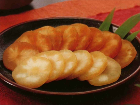 菊芋の漬物「およねさん」盛り付け例 茶色：味噌漬け 白色：酒かす漬け